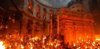 Lumina Sfanta de la Ierusalim ajunge in jurul orei 19.00 in Romania. Este adusa de o delegatie a BOR
