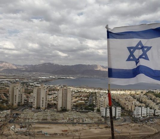 Atacul suspectat de Israel asupra unui sit nuclear iranian complica discutiile dintre SUA si Iran