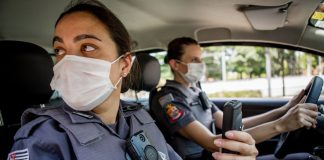 Brazilia plaseaza camere pe ofiterii sai de politie