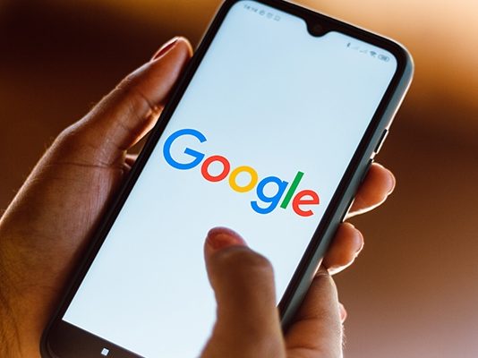 Comenzi de cautare: trucuri pentru a cauta ca un expert Google