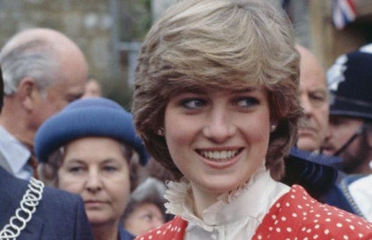 Privind inapoi la Printesa Diana si la Manualul Oficial Sloane Ranger
