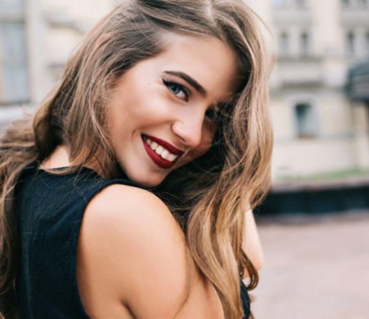 Care este cea mai potrivită culoare de purtat atunci când faci videochat?