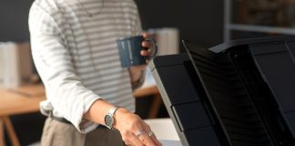 Productivitatea la birou: Rolul central al echipamentelor multifunctionale