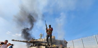 Atacurile aeriene continua, in timp ce Israelul recupereaza cadavrele luptatorilor Hamas