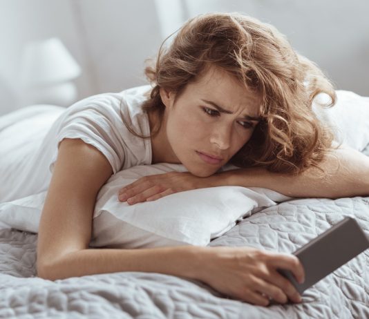 Fomo, anxietatea cauzata de absenta de pe retelele de socializare