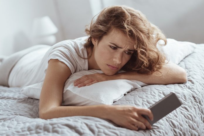 fomo-anxietate-absenta-retele-socializare.jpg
