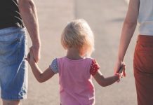 5 greseli frecvente pe care le fac parintii copiilor timizi