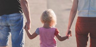 5 greseli frecvente pe care le fac parintii copiilor timizi