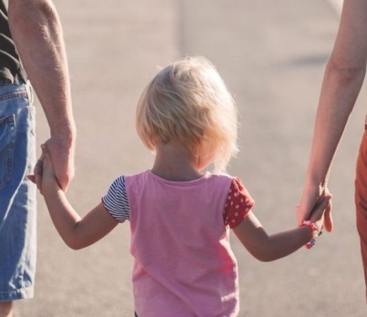 5 greseli frecvente pe care le fac parintii copiilor timizi