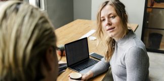 14 tehnici pentru a stapani ascultarea activa