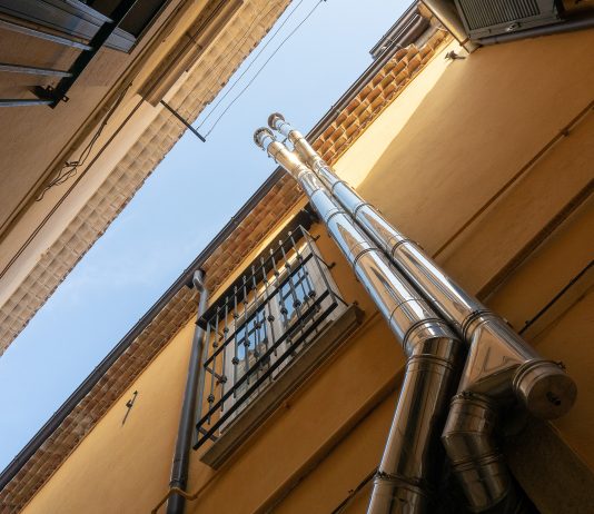 Elementele obligatorii ale unui cos de fum – aspecte esențiale pentru siguranță și performanță