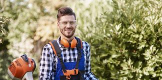 Bujie motocoasă: când trebuie schimbată și de ce contează